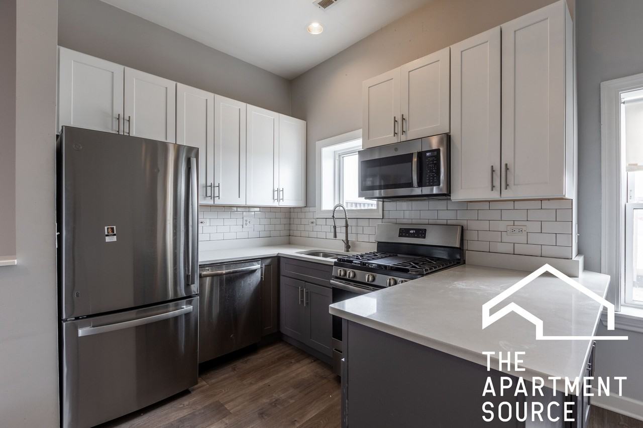 3216 W Augusta Blvd #3 - Photo 3 of 21