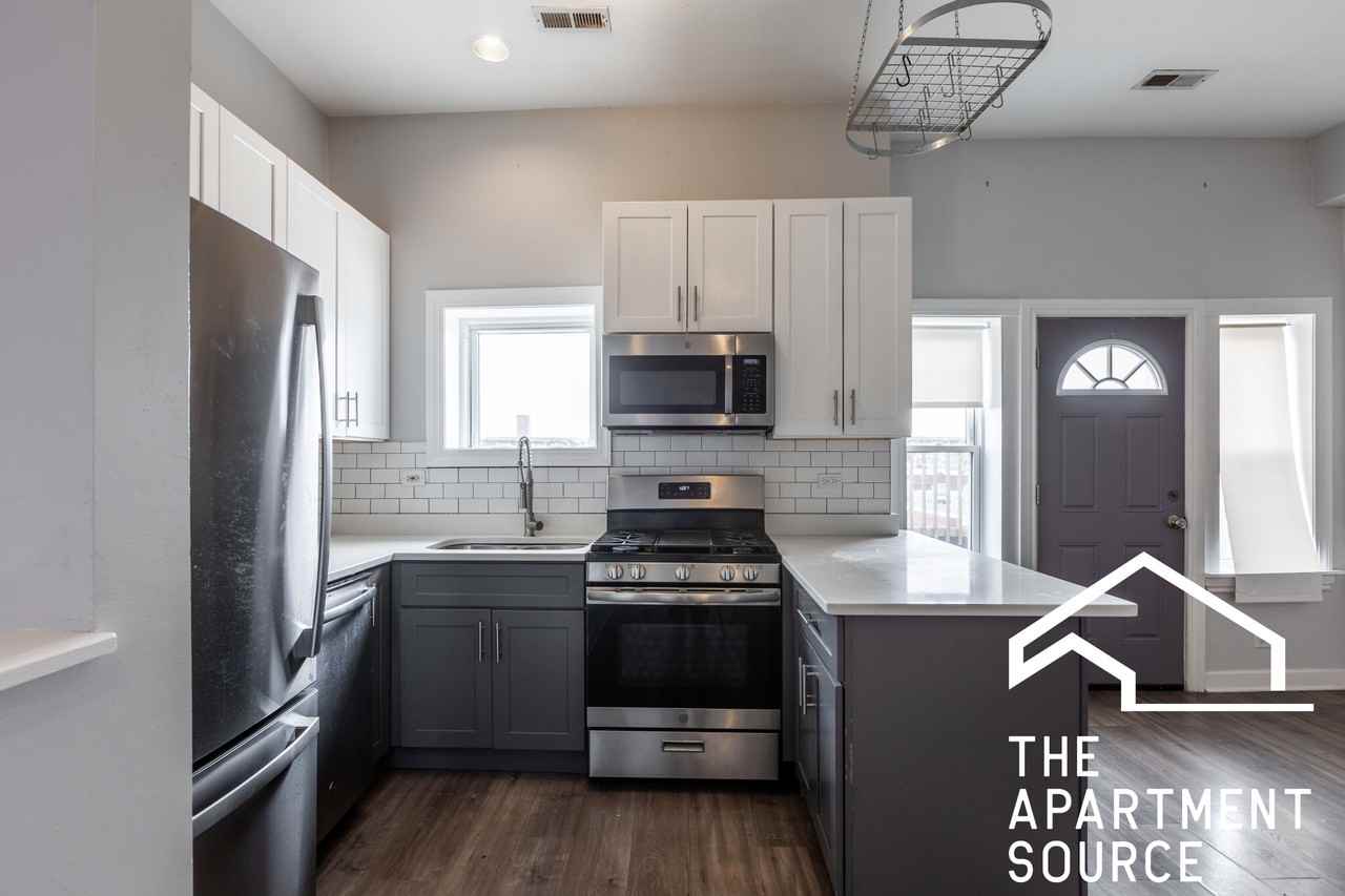 3216 W Augusta Blvd #3 - Photo 4 of 21