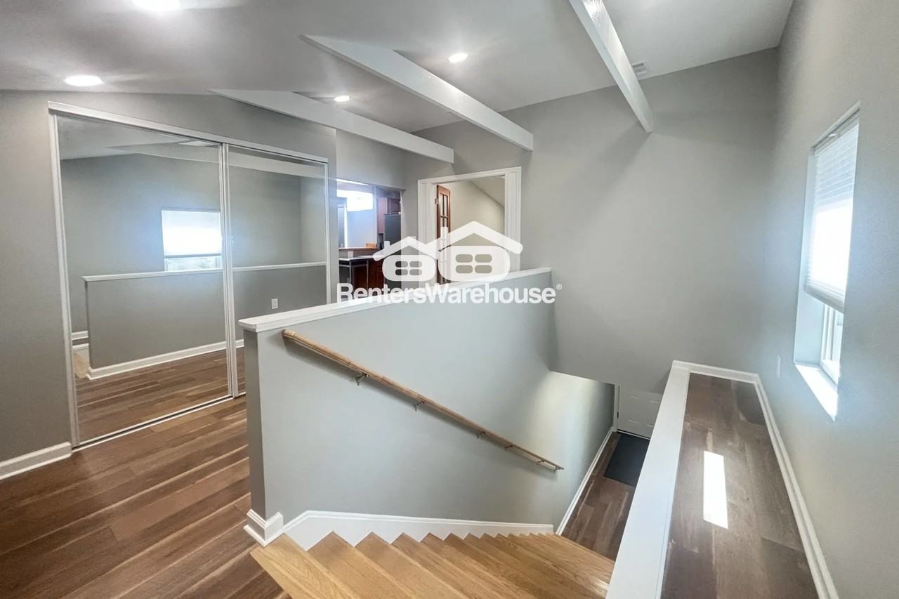 1317 Harding Ln - Photo 2 of 32