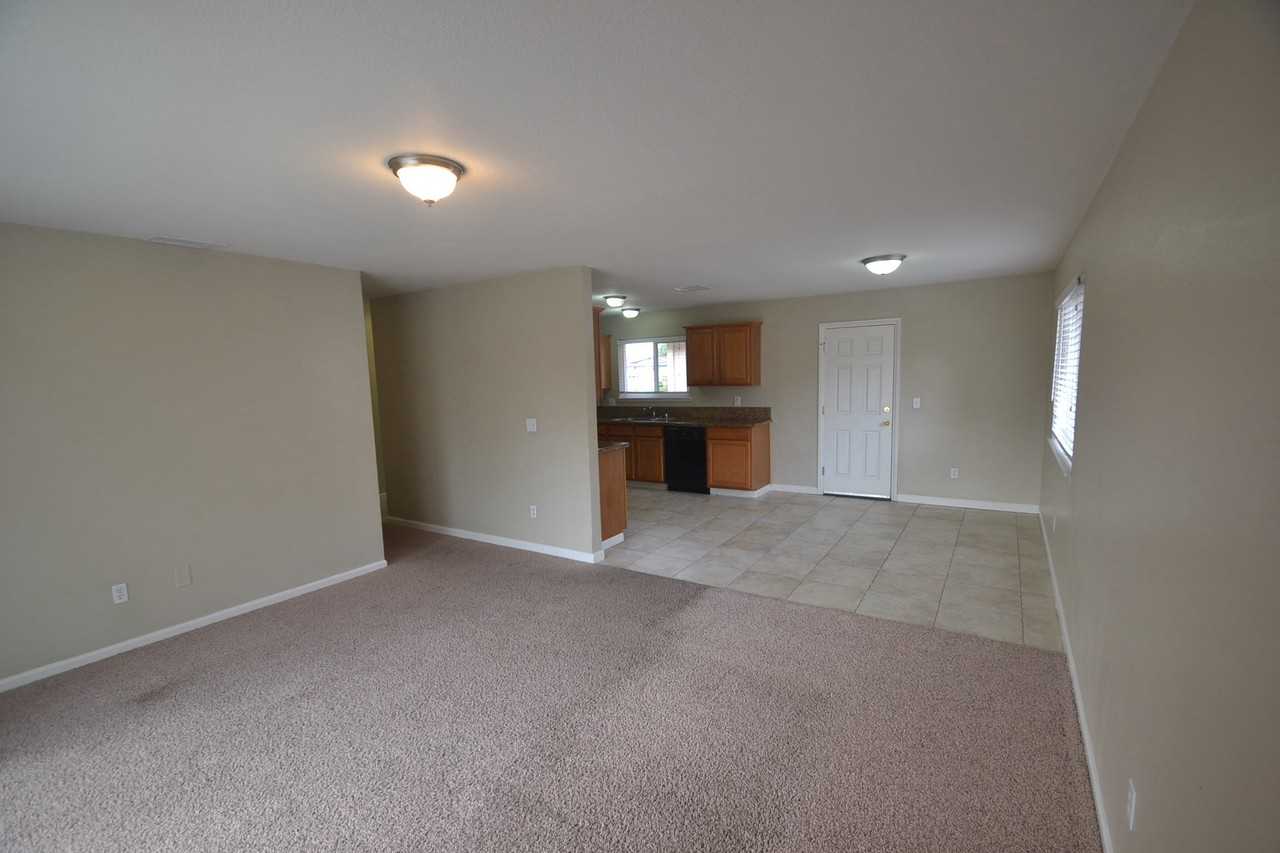 7807 Colwyn Ave - Photo 3 of 12