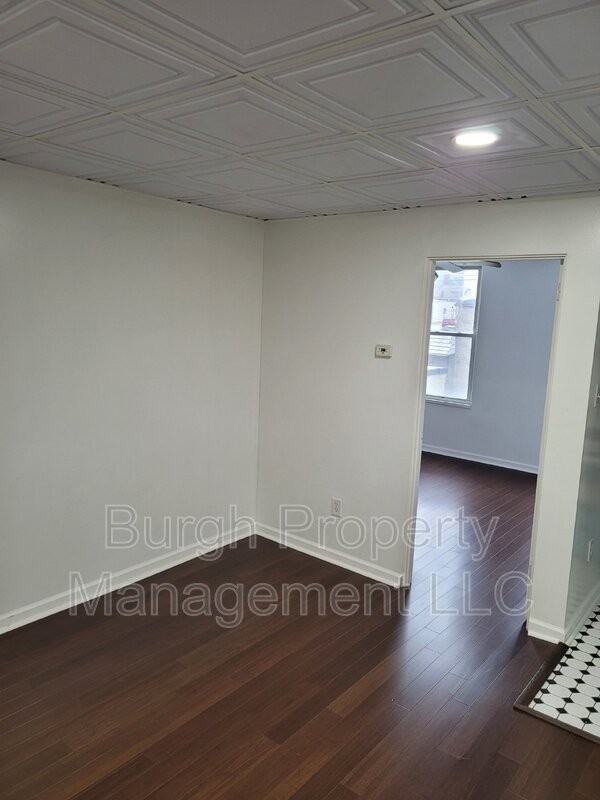 2206 Woodstock Ave #1 - Photo 3 of 8