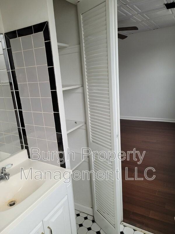 2206 Woodstock Ave #1 - Photo 6 of 8