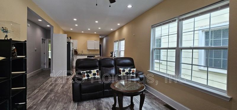 3117 Argonne Ave - Photo 3 of 18