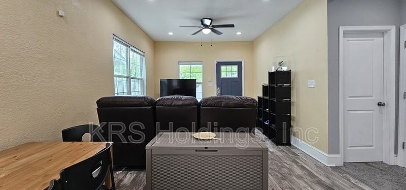 3117 Argonne Ave - Photo 4 of 18