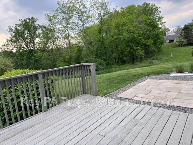 803 Bradford Ter - Photo 5 of 30