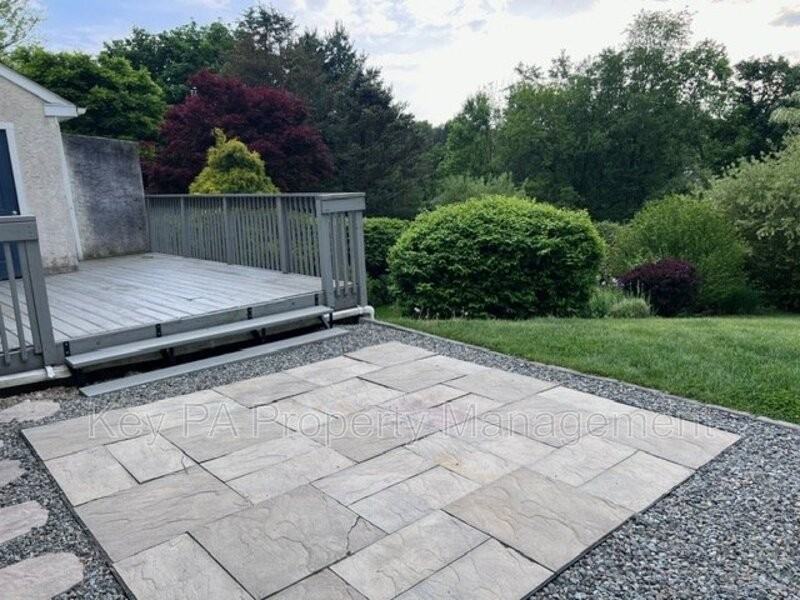 803 Bradford Ter - Photo 6 of 30