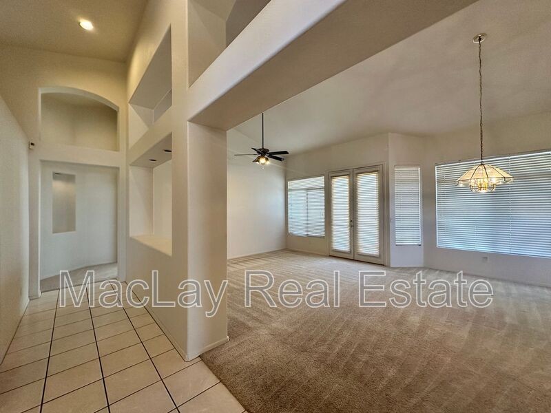 2744 E Amberwood Dr - Photo 3 of 31