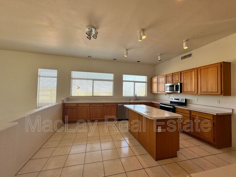 2744 E Amberwood Dr - Photo 6 of 31