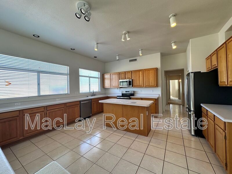 2744 E Amberwood Dr - Photo 7 of 31