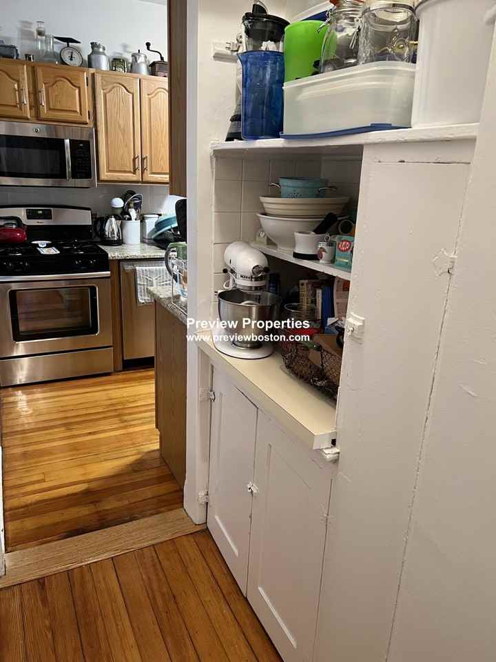 Sutherland Rd #6P - Photo 3 of 40