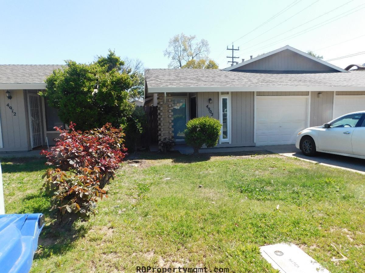 4900-4902 Harrison St - Photo 2 of 2