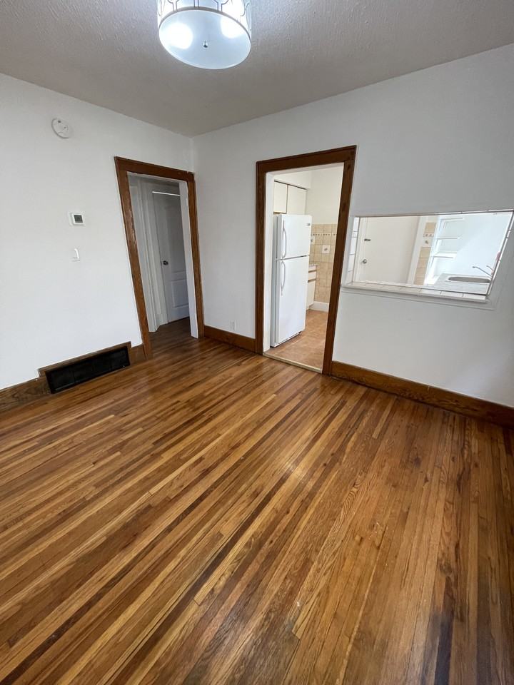 504 Gladstone Ave - Photo 5 of 20