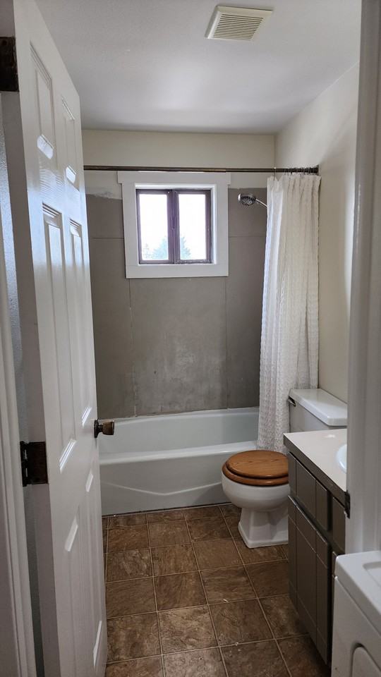 2327 55Th St - Photo 2 of 10