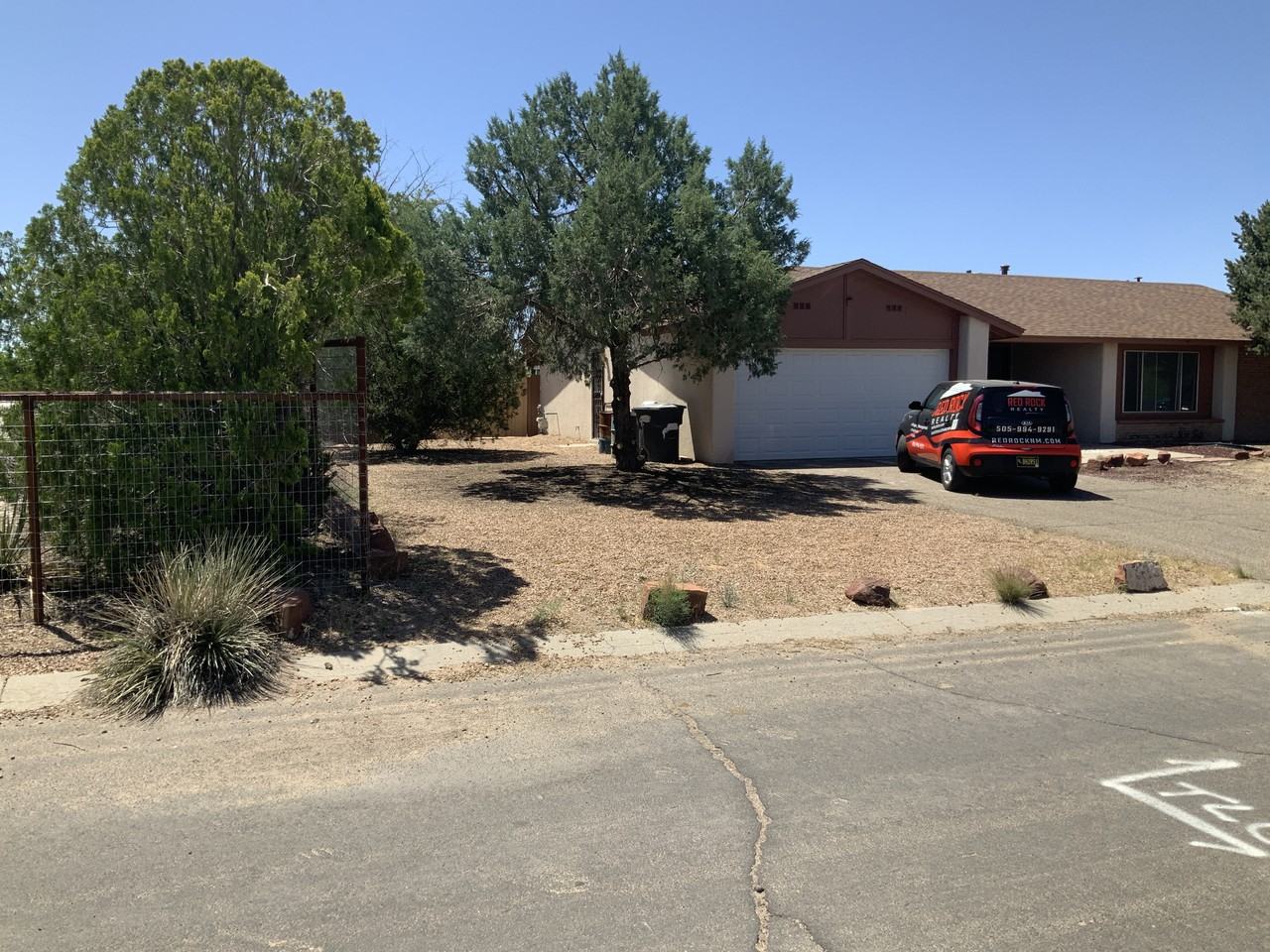 301 Recodo Pl - Photo 2 of 18