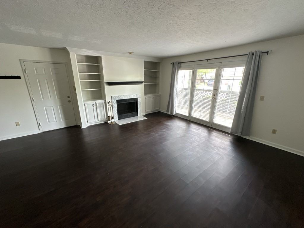 3021 Stratford Ct - Photo 2 of 7