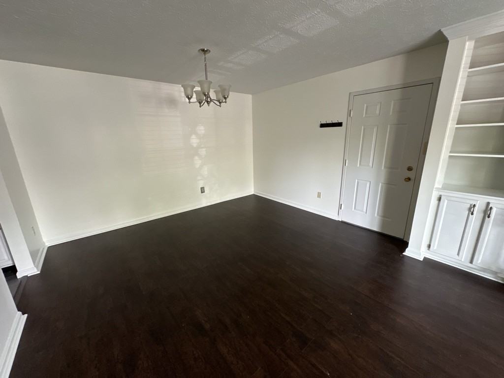 3021 Stratford Ct - Photo 3 of 7