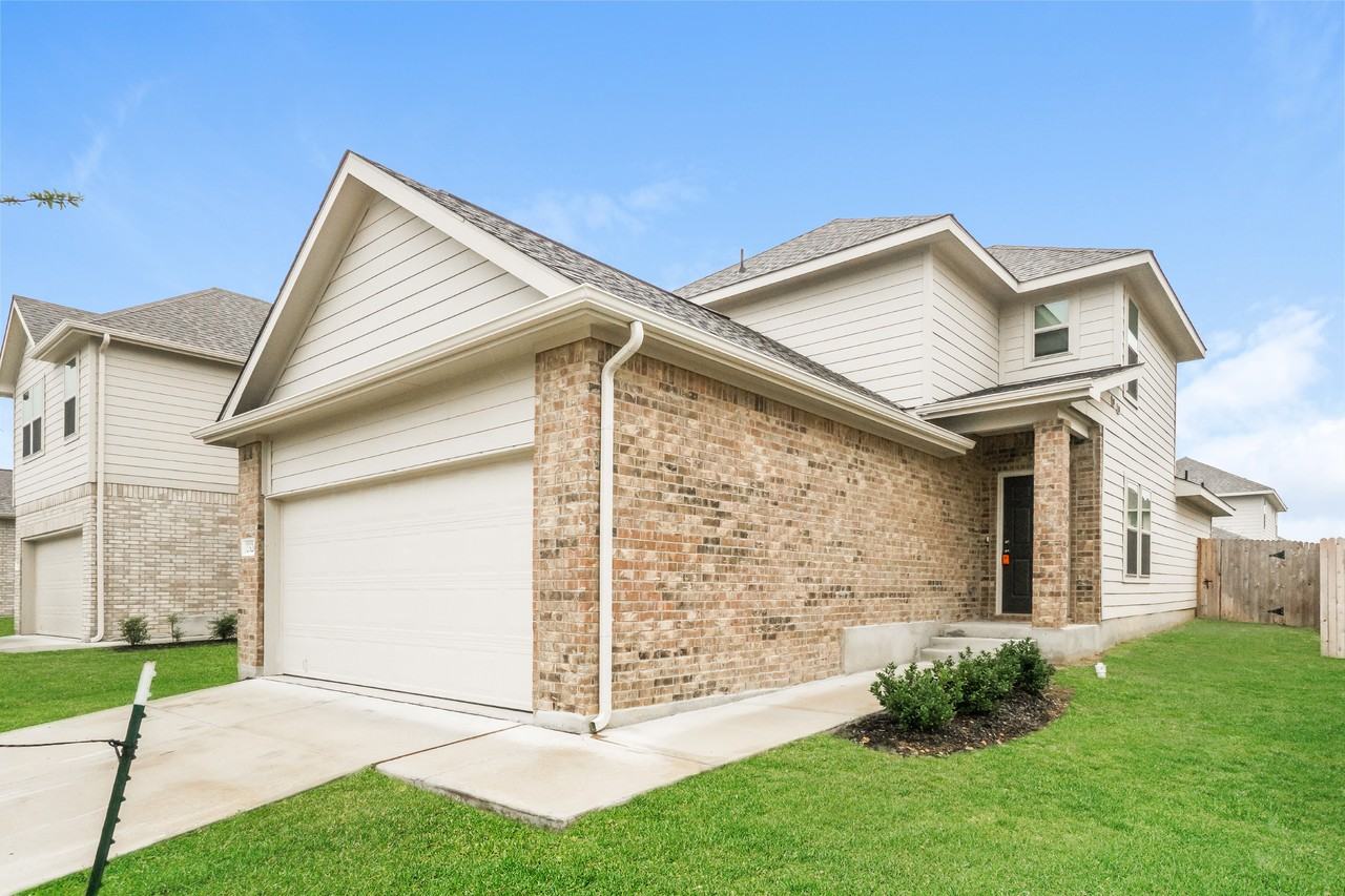 2326 Redlove Dr - Photo 2 of 14