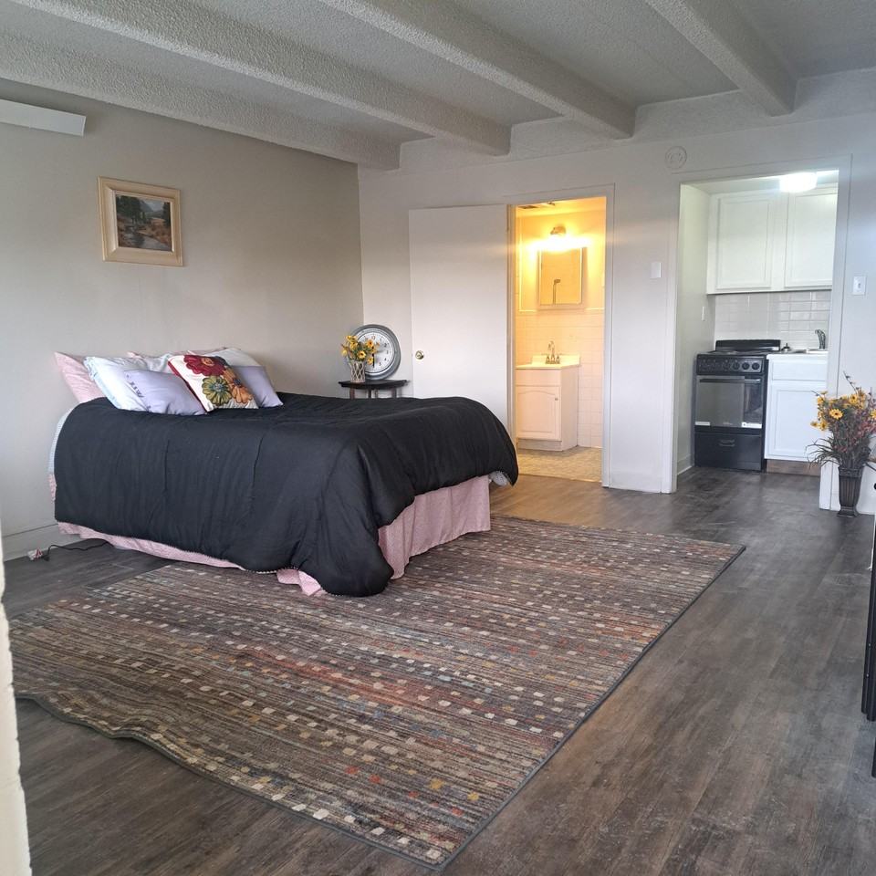1901 Central Ave - Photo 6 of 15