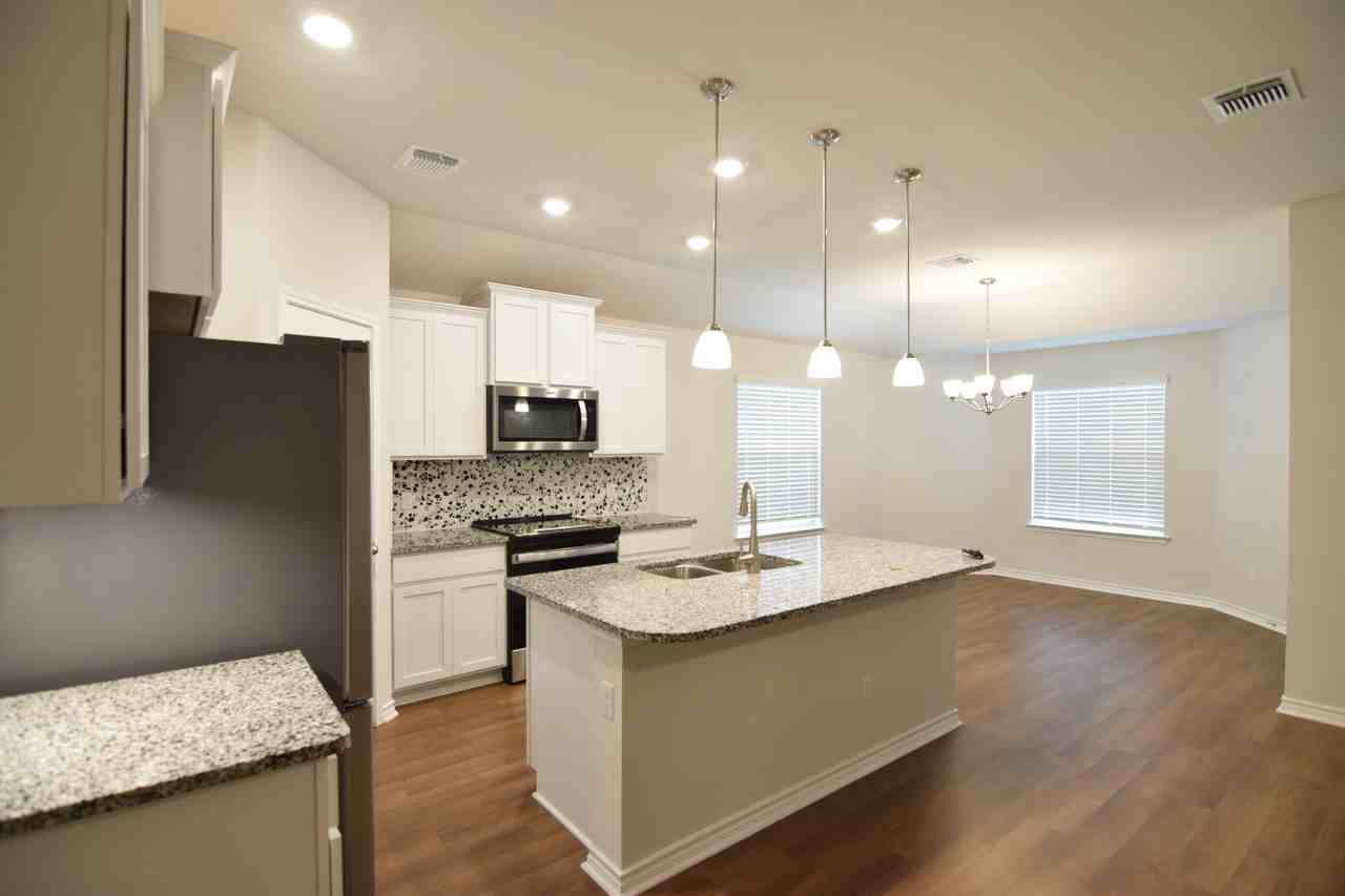 5501 Shire Dr - Photo 4 of 30