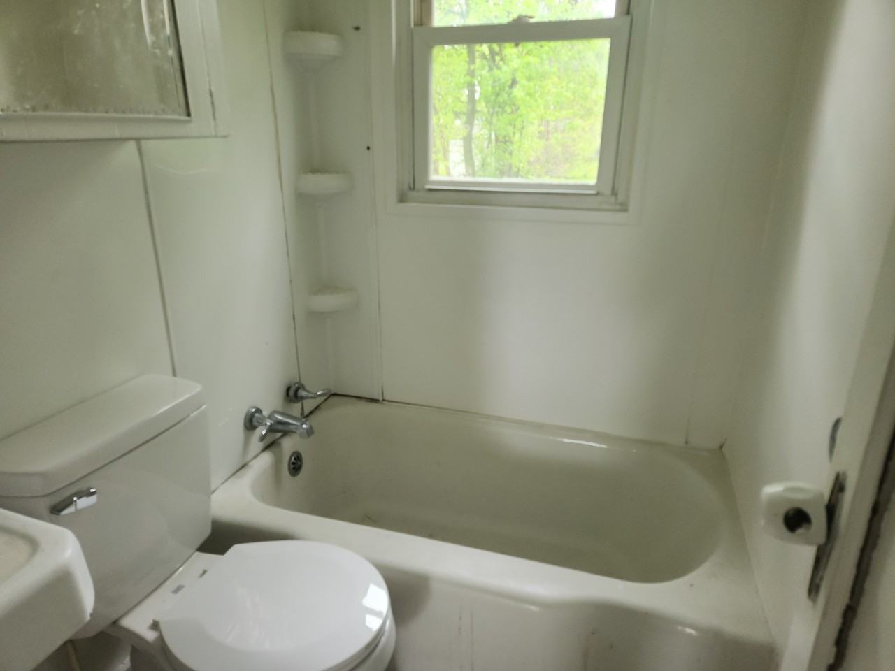 1526 E Division St - Photo 2 of 6