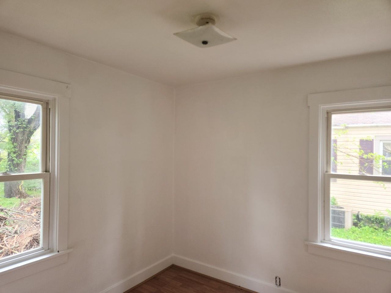 1526 E Division St - Photo 3 of 6