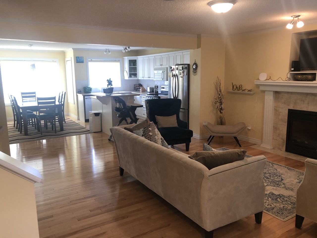 7931 13 Ave Sw - Photo 3 of 46