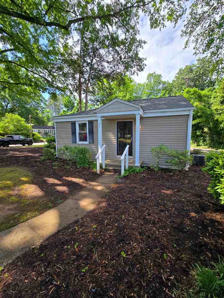 2211 Bernard St - Photo 2 of 24