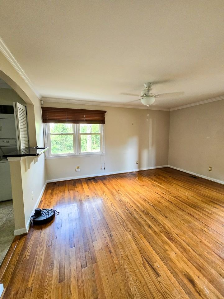2211 Bernard St - Photo 4 of 24