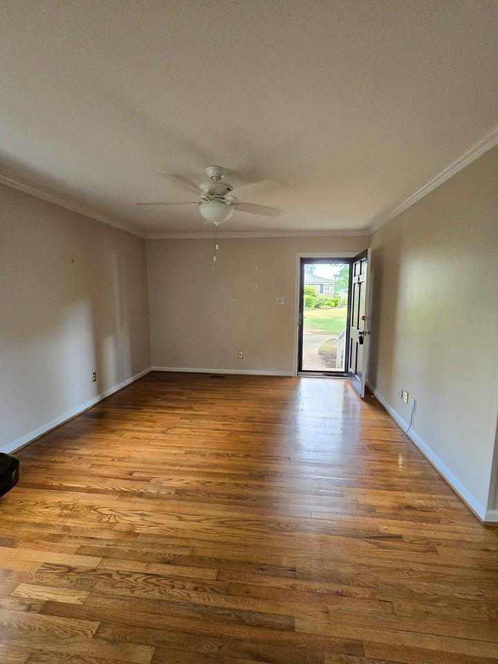 2211 Bernard St - Photo 5 of 24