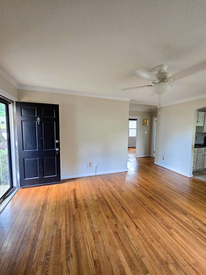 2211 Bernard St - Photo 6 of 24