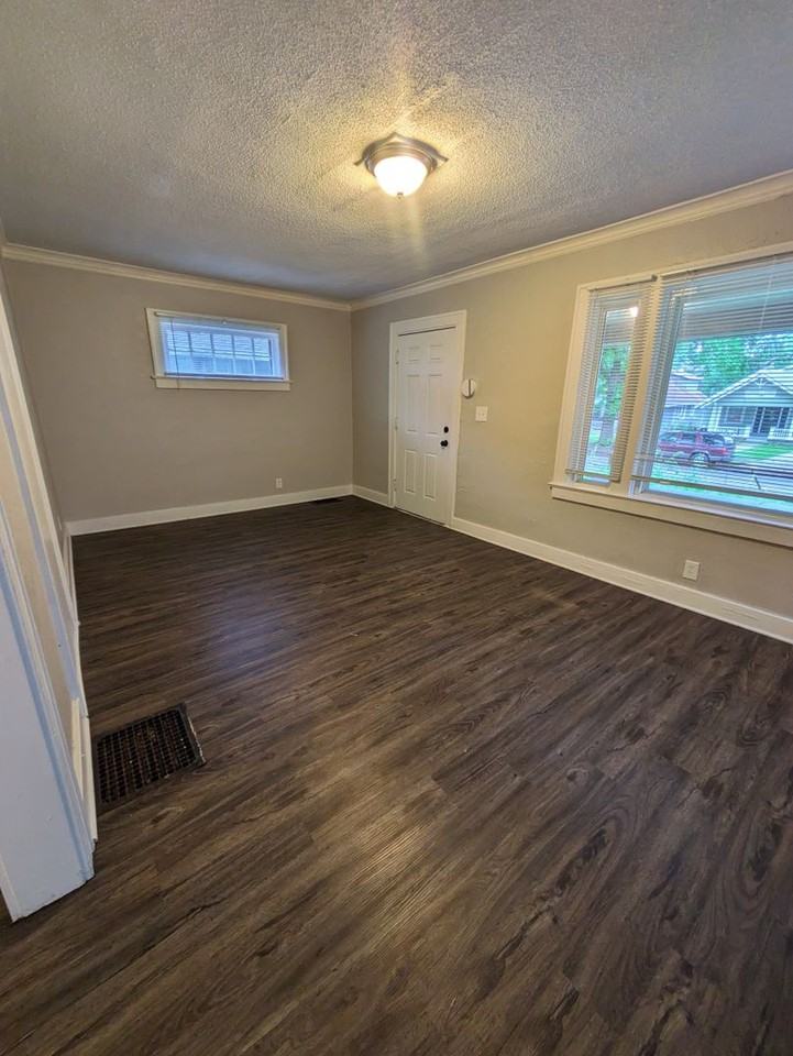 5535 Woodland Ave - Photo 3 of 16