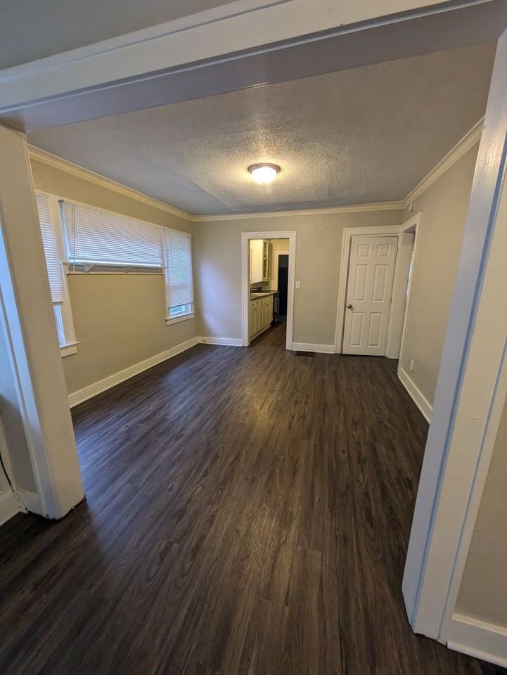 5535 Woodland Ave - Photo 5 of 16