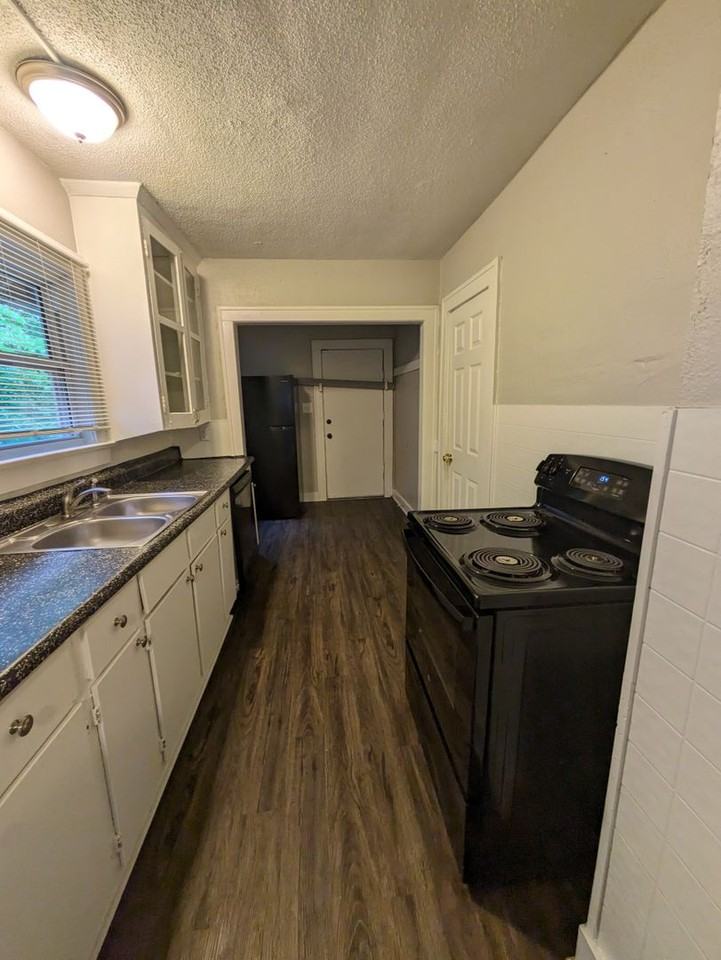 5535 Woodland Ave - Photo 7 of 16