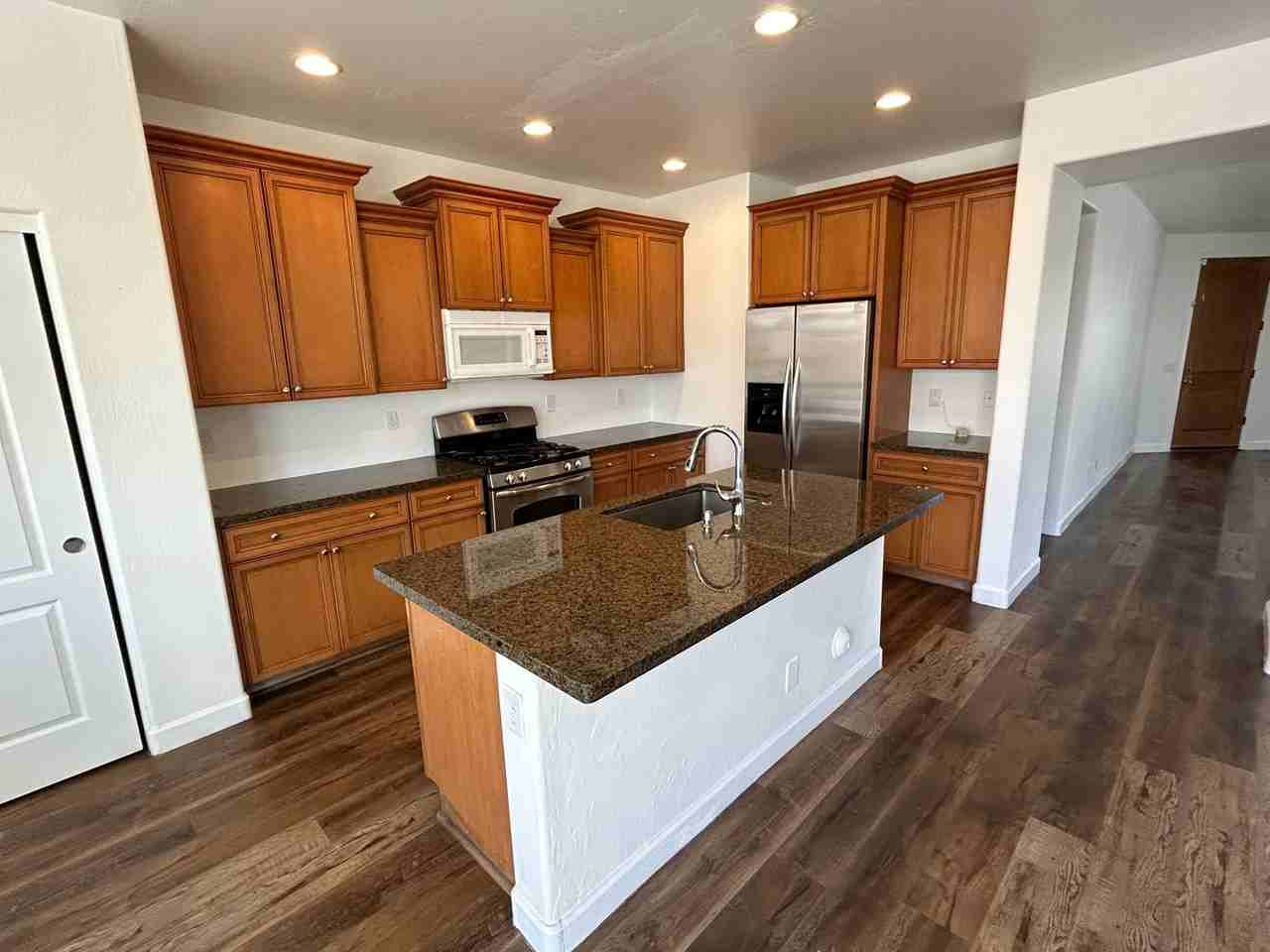 7325 W Ellis St - Photo 2 of 15