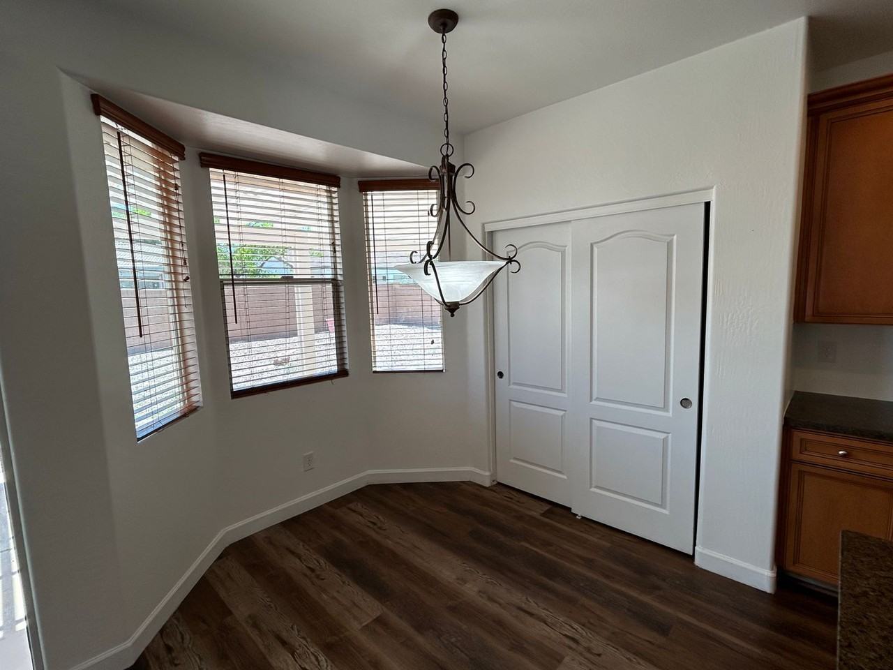 7325 W Ellis St - Photo 3 of 15