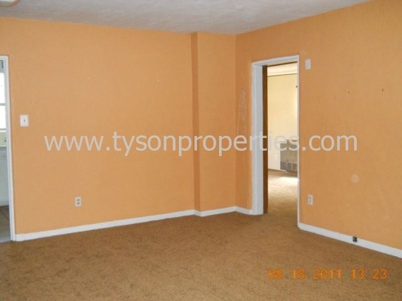 2708 Solano Dr NE - Photo 2 of 10