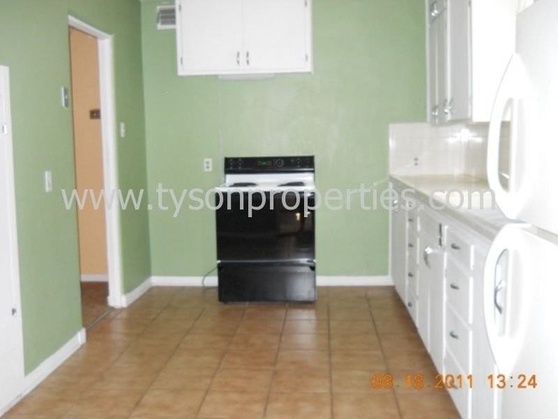 2708 Solano Dr NE - Photo 3 of 10