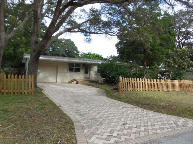 423 McIntosh Rd - Photo 2 of 12