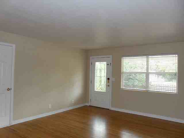 423 McIntosh Rd - Photo 3 of 12