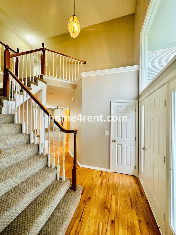 8225 W 127th Ter - Photo 2 of 50