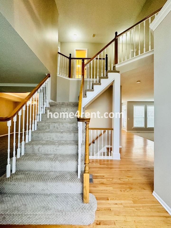 8225 W 127th Ter - Photo 3 of 50