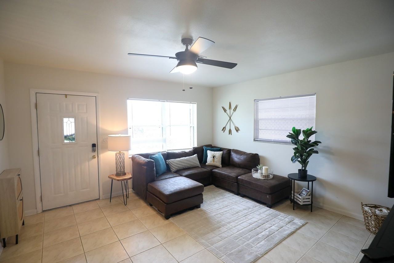 1100 32nd St N - Photo 2 of 25