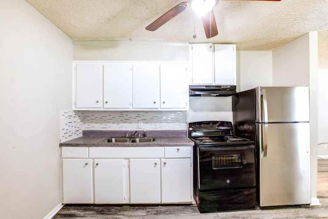 New West End Apartments - Photo 3 of 31