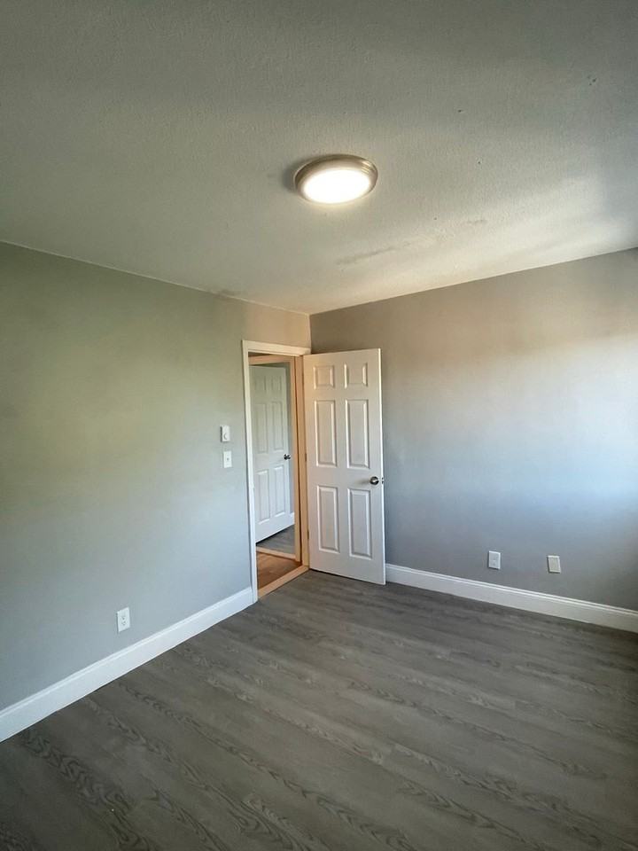 85 Tennis - Photo 5 of 25