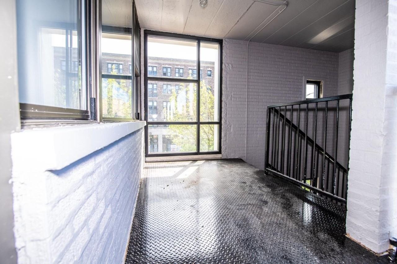 1666 West Pratt - Photo 2 of 18