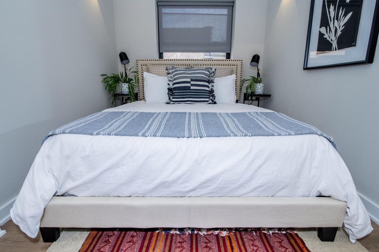 1666 West Pratt - Photo 3 of 18