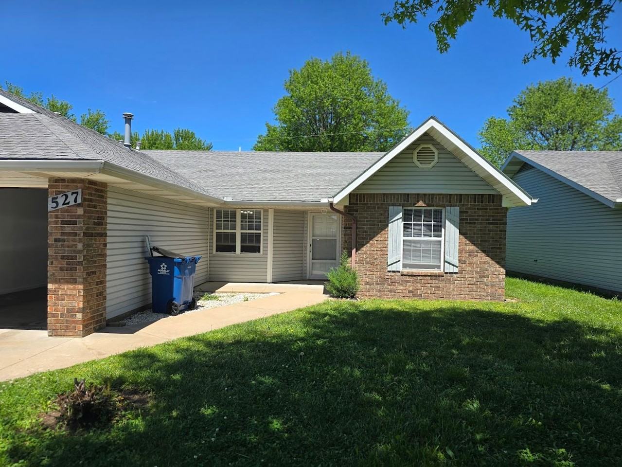 527 Scott St - Photo 2 of 26