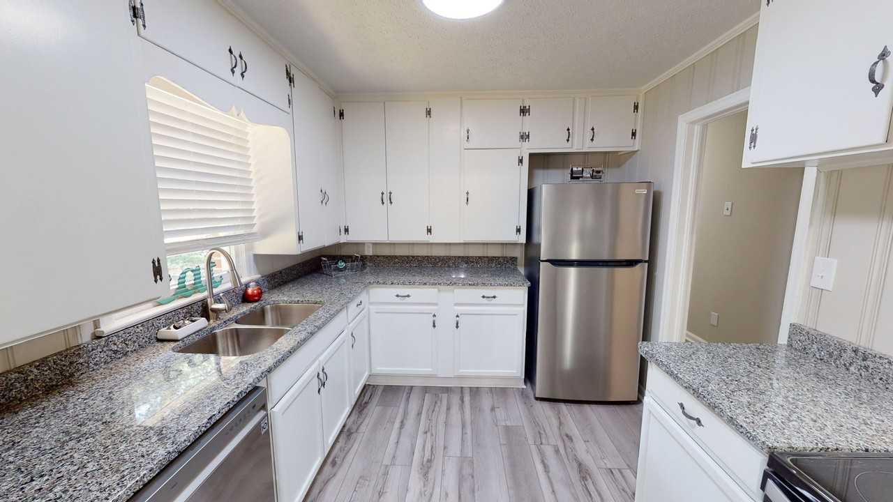 3210 Wade St - Photo 2 of 29