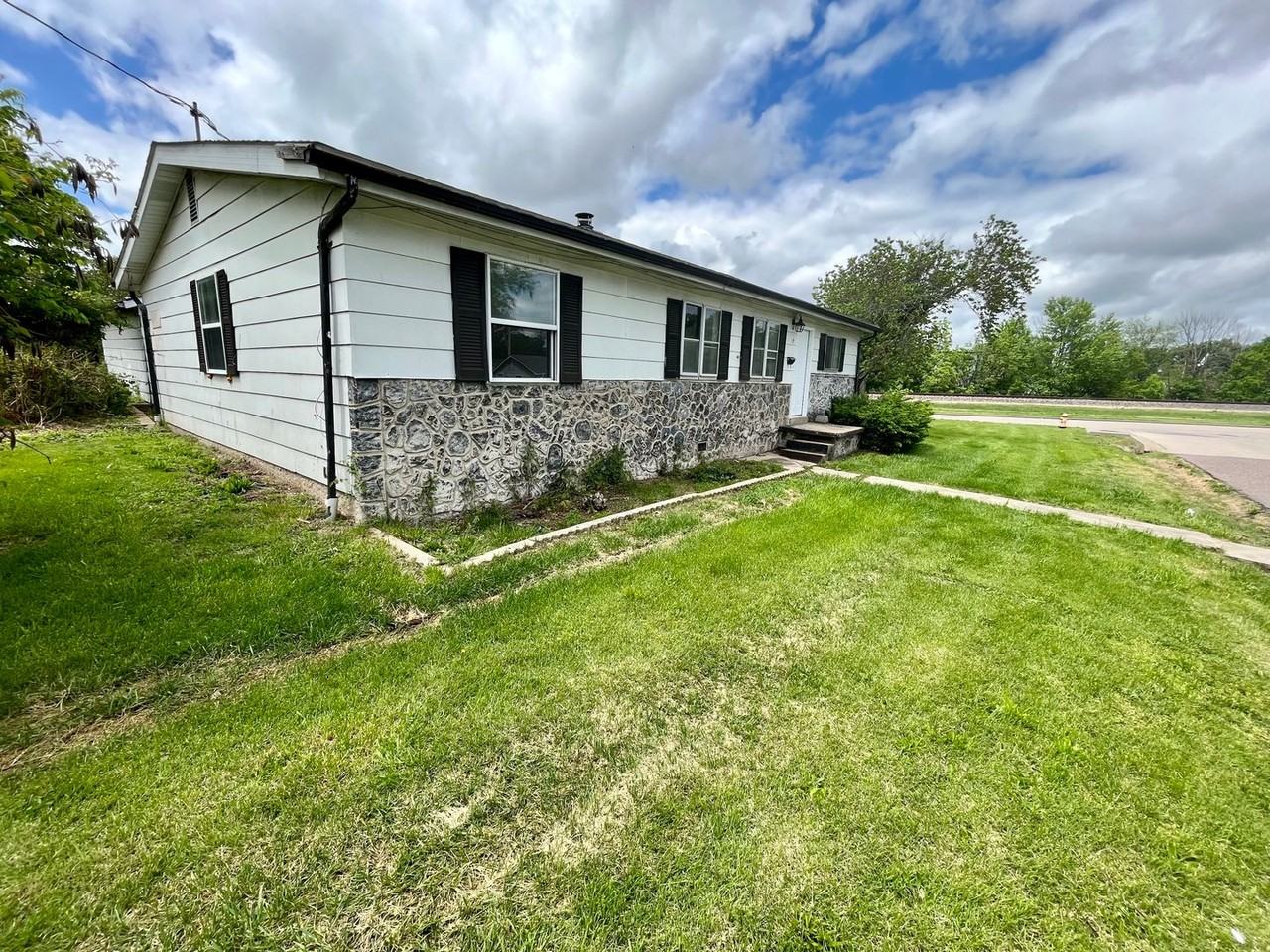 13 S Park St - Photo 2 of 12