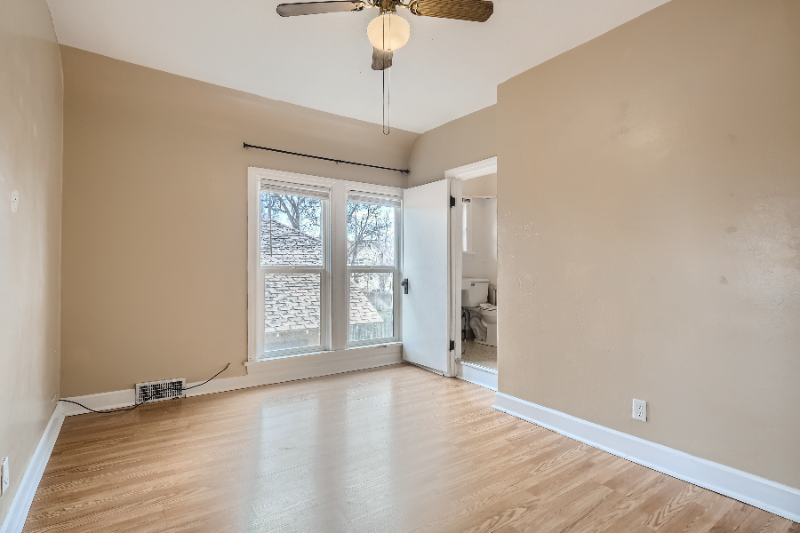 1118 11th St #4 - Photo 6 of 10